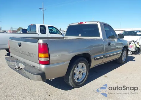 2000 Chevrolet Silverado 1500 z USA, uszkodzony, nr VIN 1GCEC14W9YZ132571